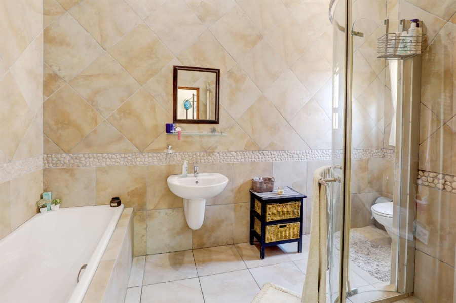 5 Bedroom Property for Sale in Welgemoed Western Cape